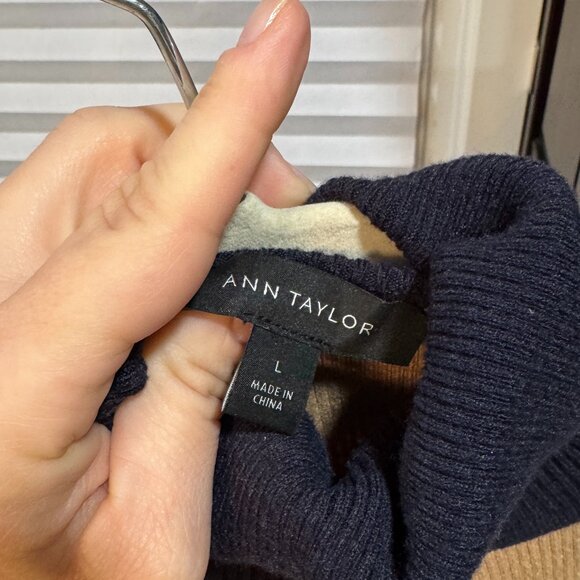 Super Cute Ann Taylor Turtleneck - Picture 4 of 4